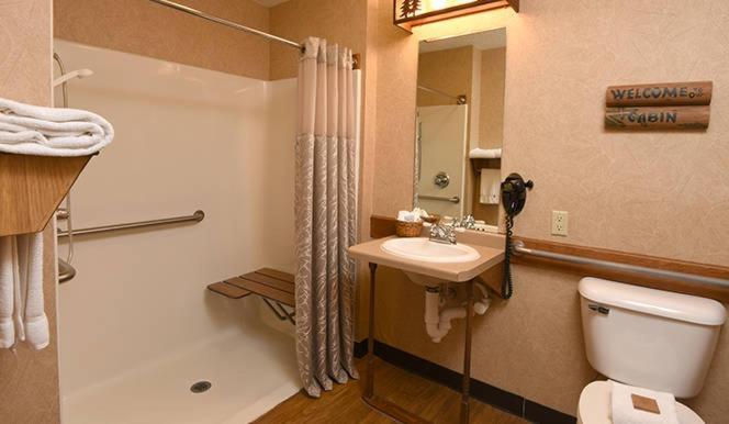Boarders Inn & Suites By Cobblestone Hotels In Waukon Екстериор снимка