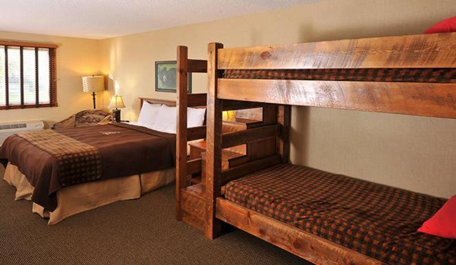 Boarders Inn & Suites By Cobblestone Hotels In Waukon Екстериор снимка