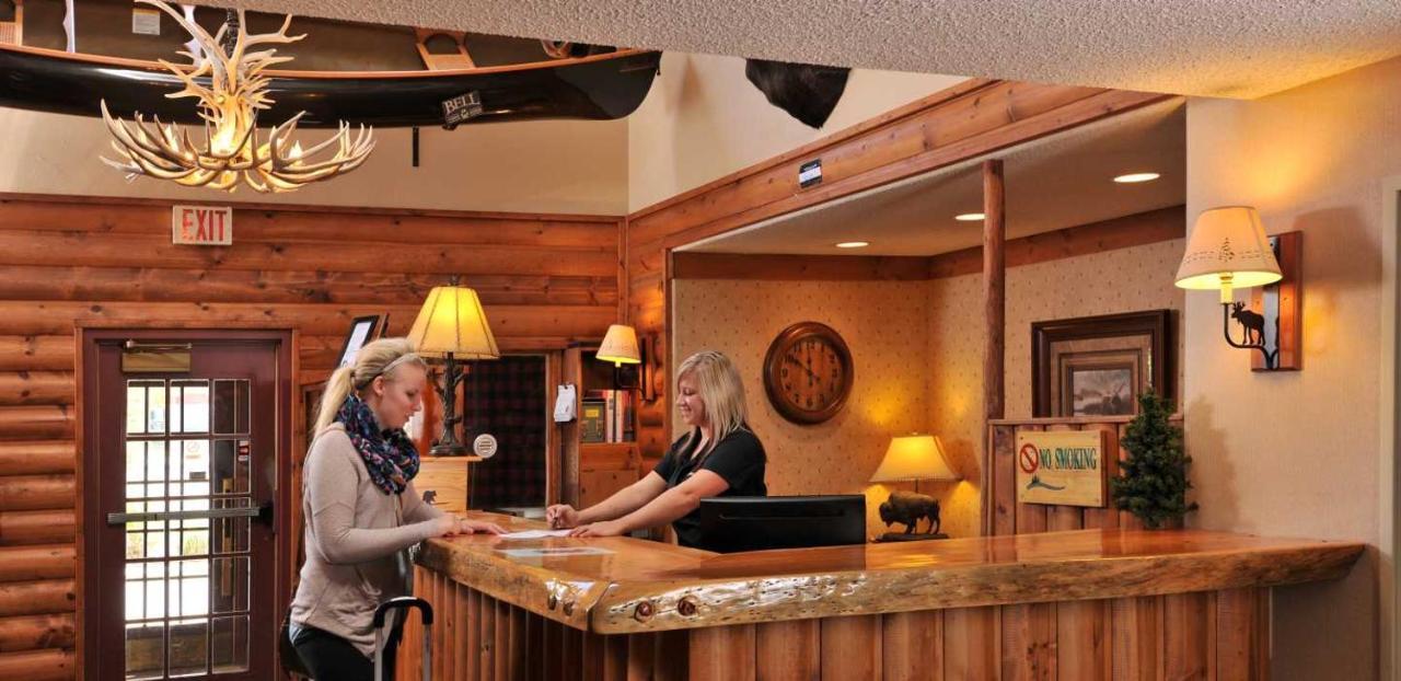 Boarders Inn & Suites By Cobblestone Hotels In Waukon Екстериор снимка