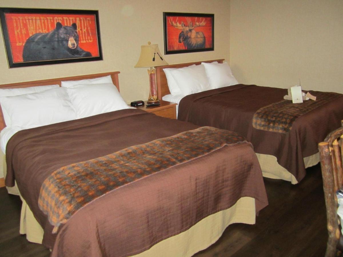 Boarders Inn & Suites By Cobblestone Hotels In Waukon Екстериор снимка